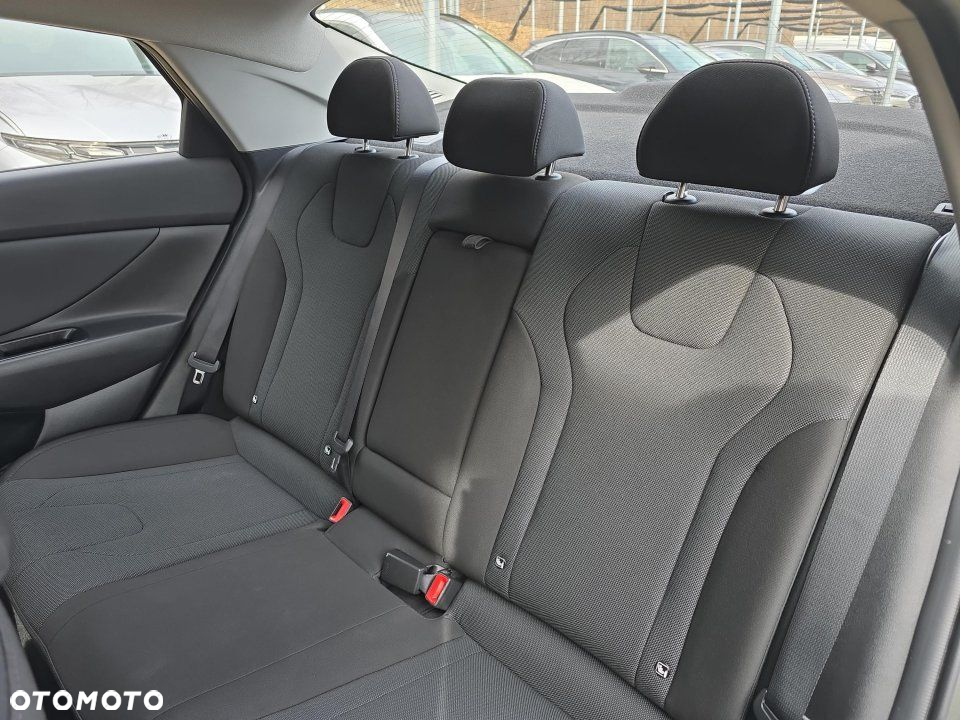 Hyundai Elantra - 16