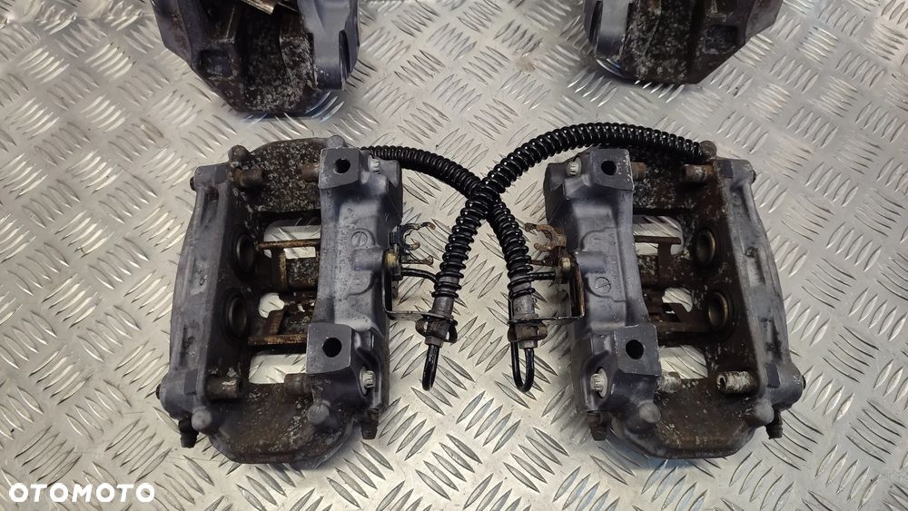 VW TOUAREG 7P 10-18R ZACISK ZACISKI TYL 4-TŁOCZKOWE 3.0 V6 PRAWY LEWY - 2