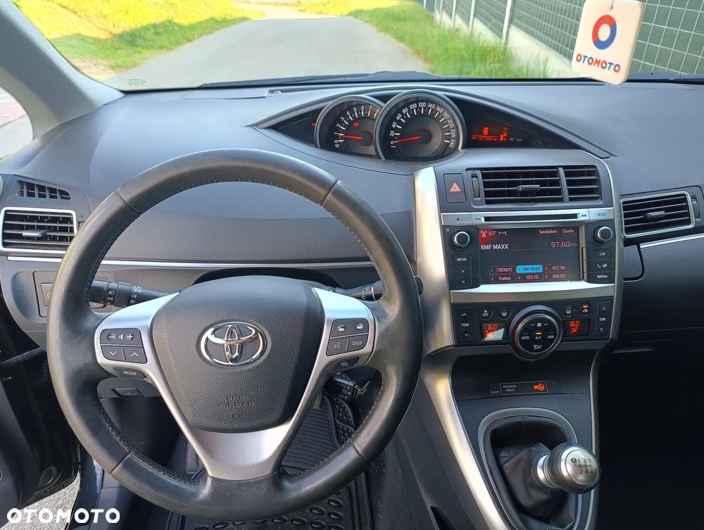 Toyota Verso 1.6 Premium - 23