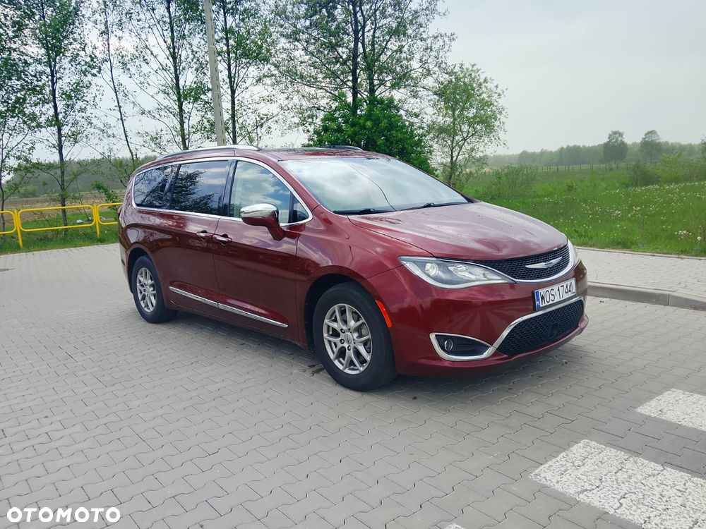 Chrysler Pacifica - 3