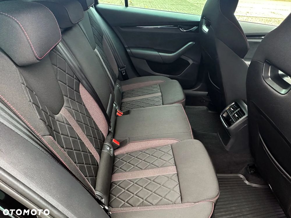 Skoda Octavia 2.0 TDI DSG 4x4 RS - 35
