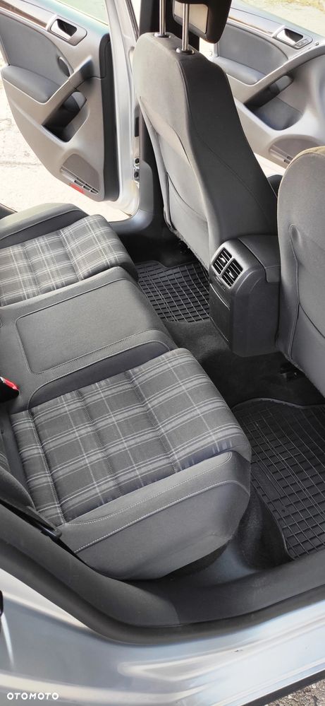 Volkswagen Golf - 24