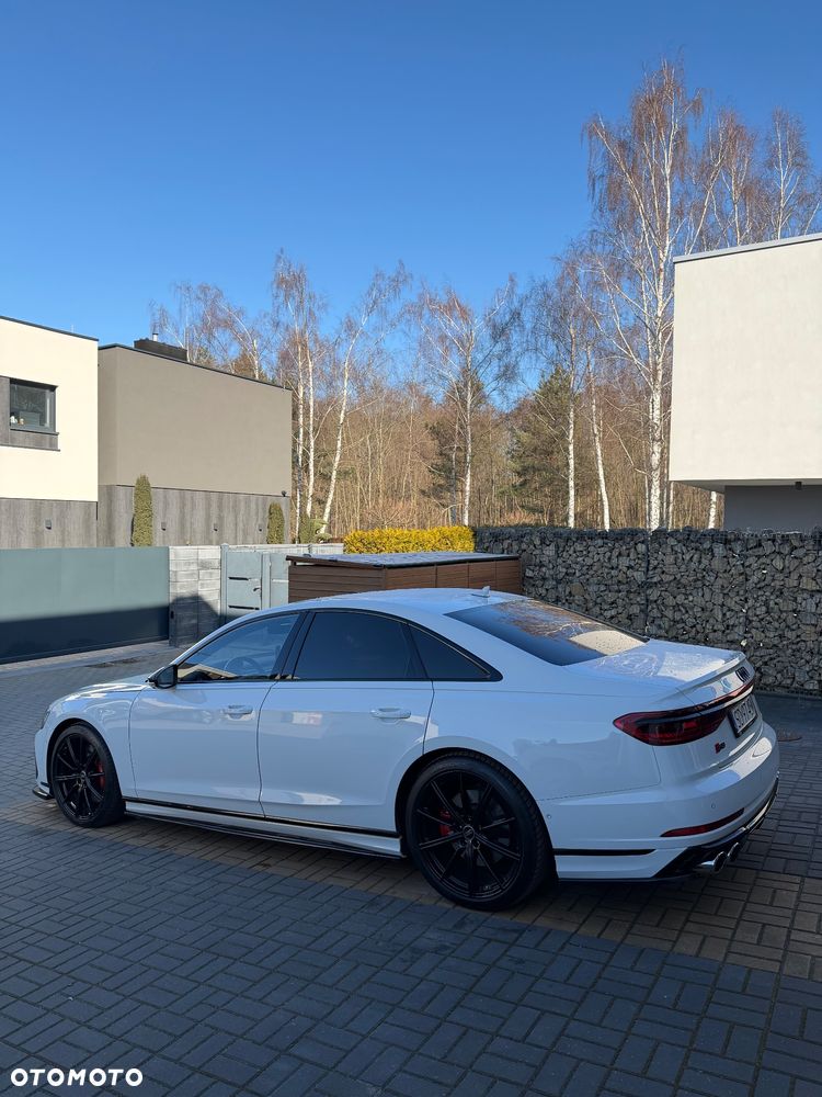 Audi S8 - 2