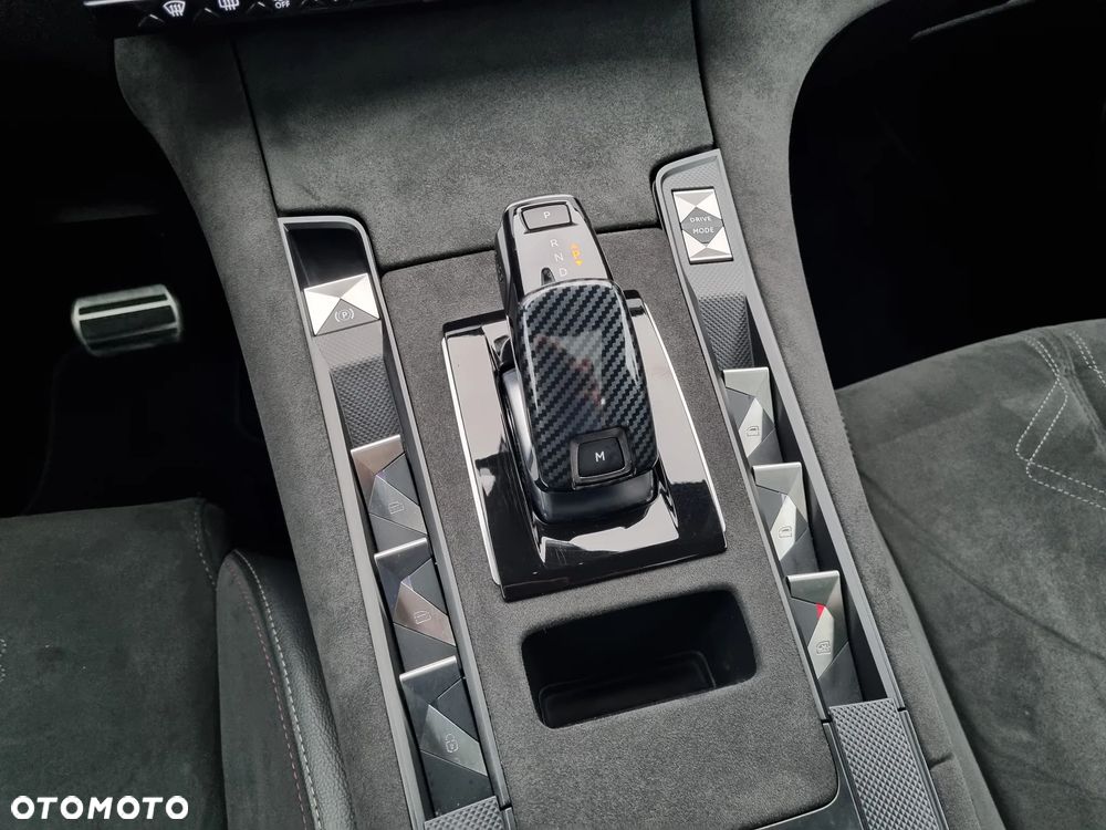 DS Automobiles DS 7 Crossback 1.6 PureTech Performance Line + - 28