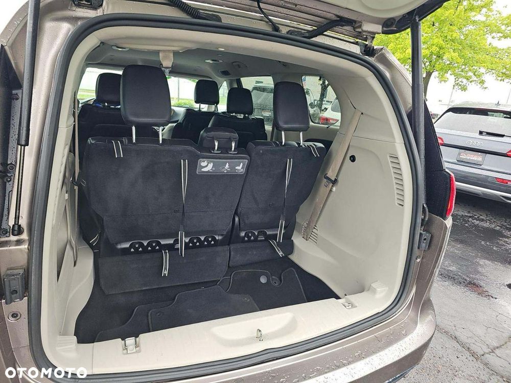 Chrysler Pacifica - 17