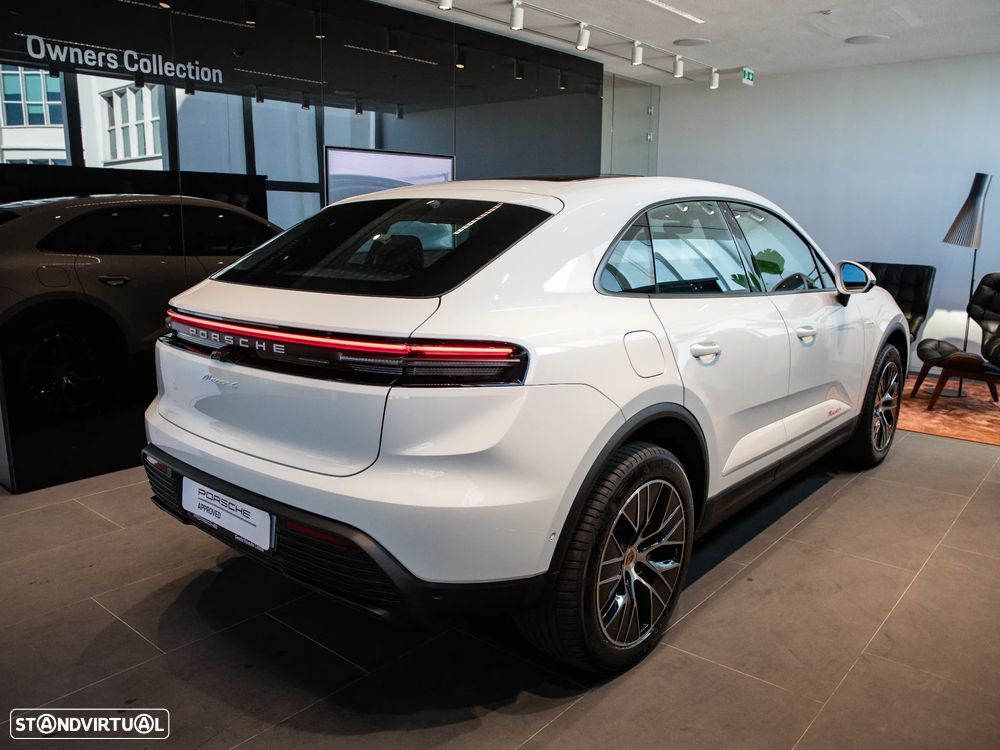 Porsche Macan Electric 4 - 12