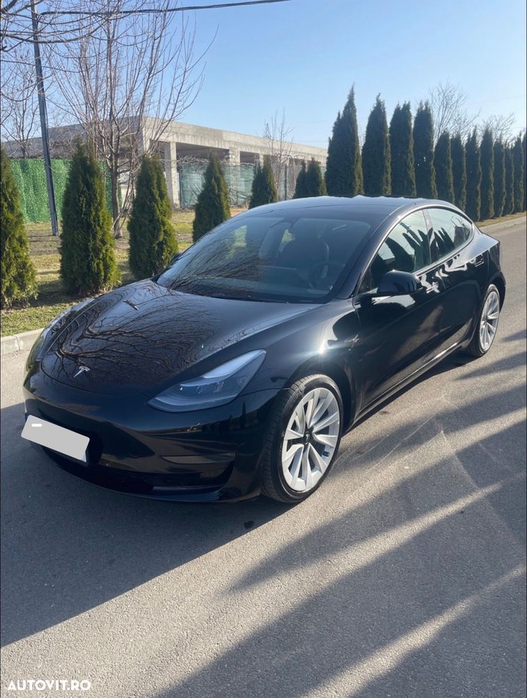Tesla Model 3 - 1