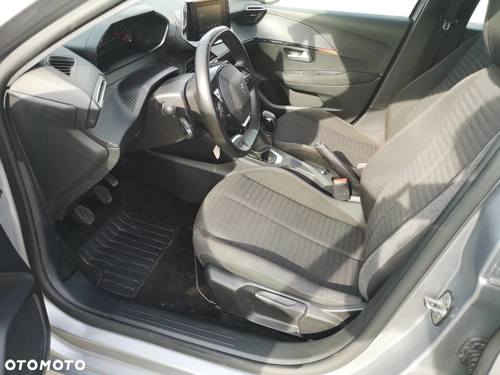Peugeot 208 - 11