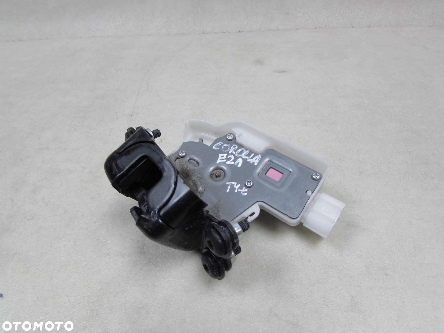 TOYOTA COROLLA E21 XII KOMBI ZAMEK KLAPY BAGAZNIKA TYL 19-23 - 3