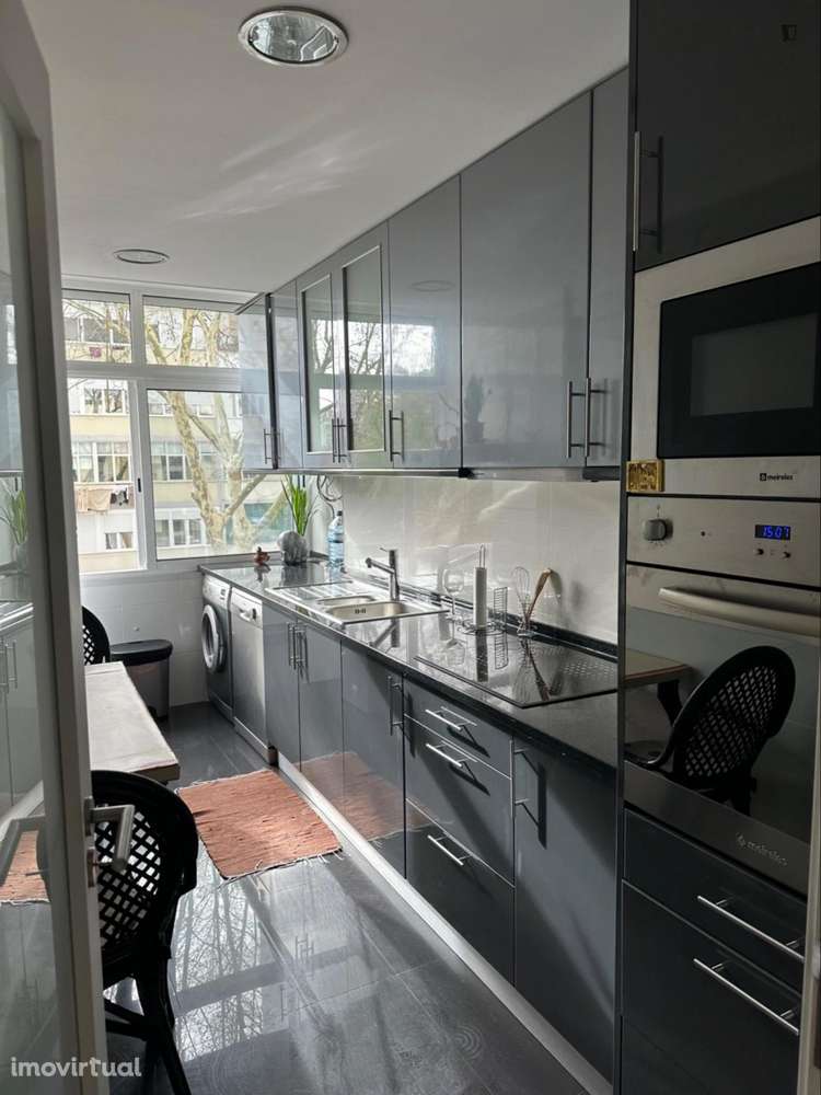 Quarto - localizado em Benfica Lisbon - Grande imagem: 2/3