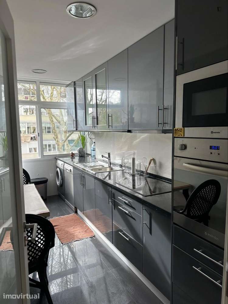 Quarto - localizado em Benfica Lisbon - Grande imagem: 2/3