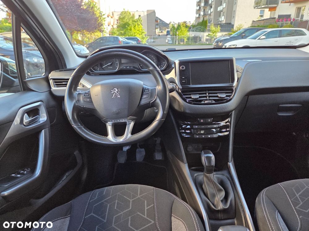 Peugeot 2008 1.2 Pure Tech Style - 11