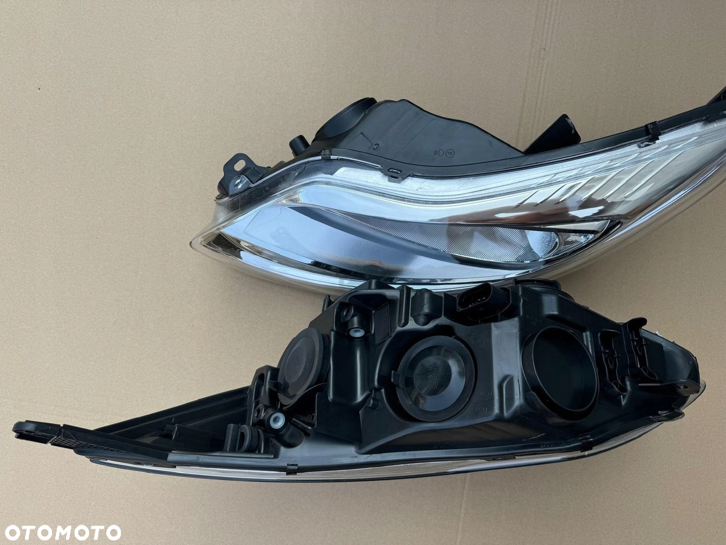 LAMPA PRZÓD PRAWA LEWA FORD FOCUS MK3 PRZED LIFTEM 2011-2014 BIAŁA KPL - 2