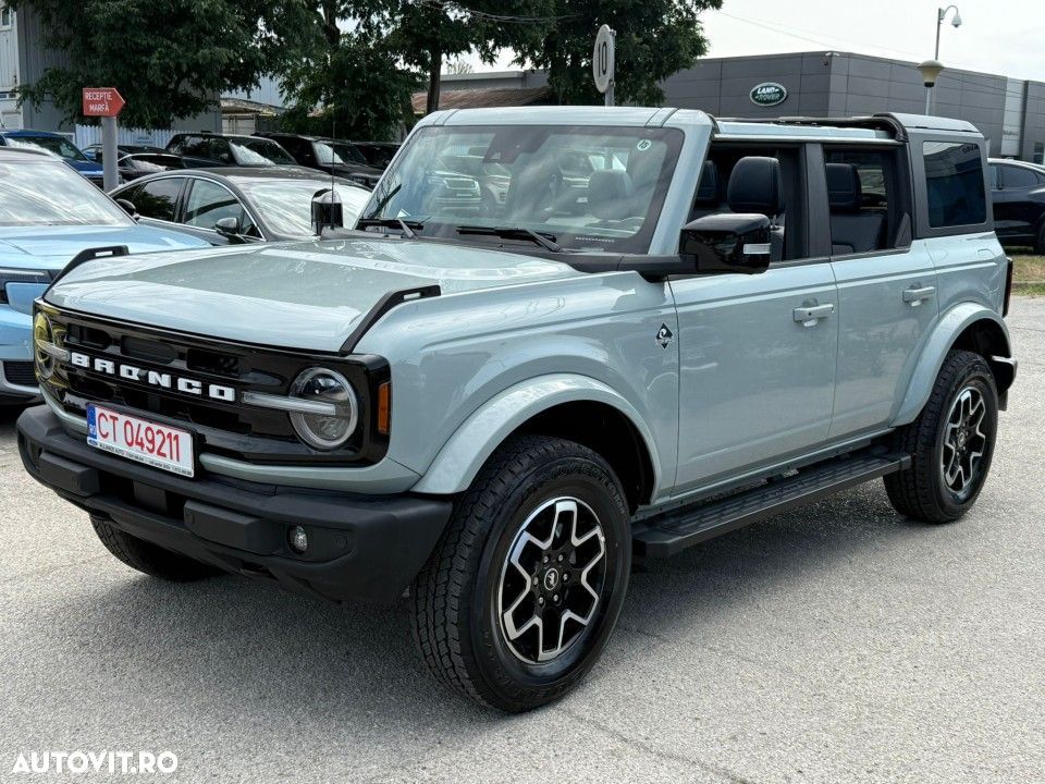 Ford Bronco - 3