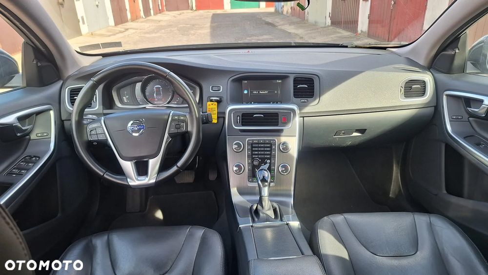Volvo S60 T5 Momentum - 5