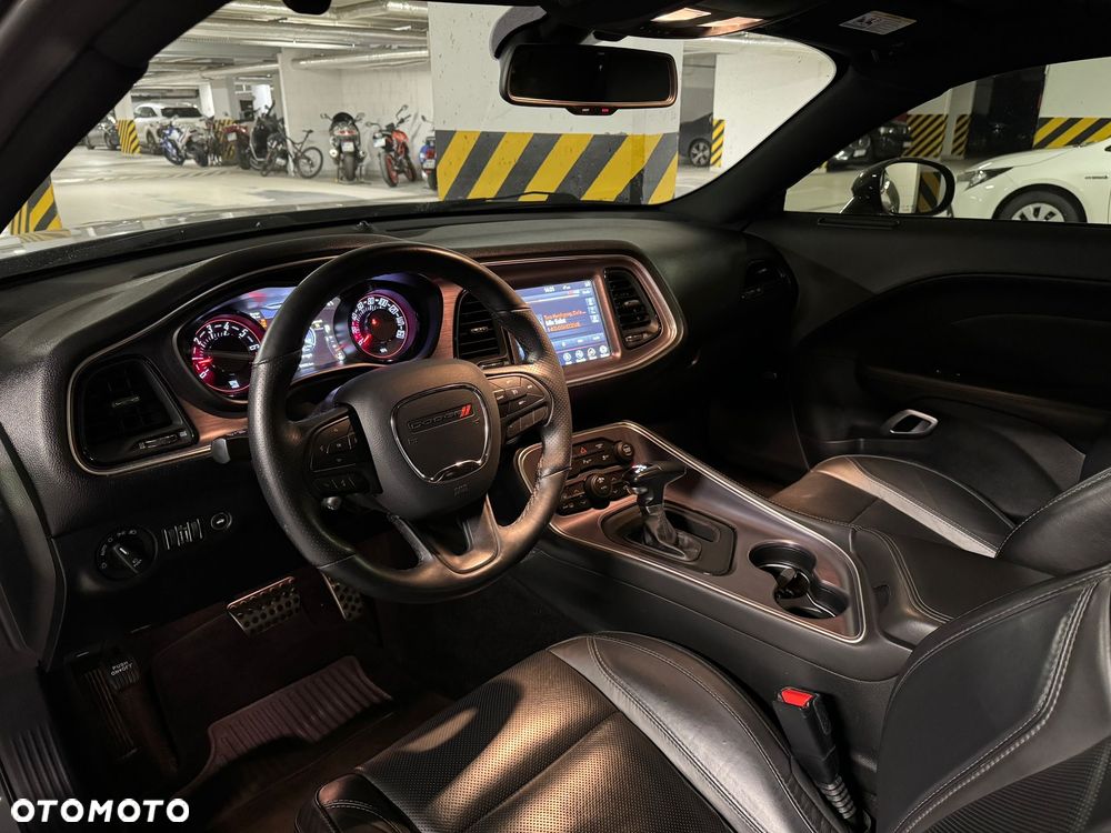 Dodge Challenger - 22