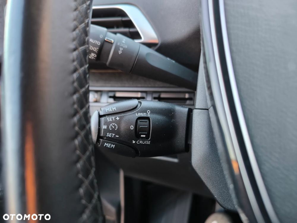 Peugeot 5008 1.5 BlueHDi Allure S&S - 28