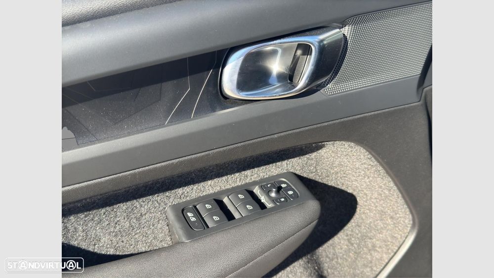 Volvo EX40 82 kWh Single Motor Extended Range Black Edition - 11