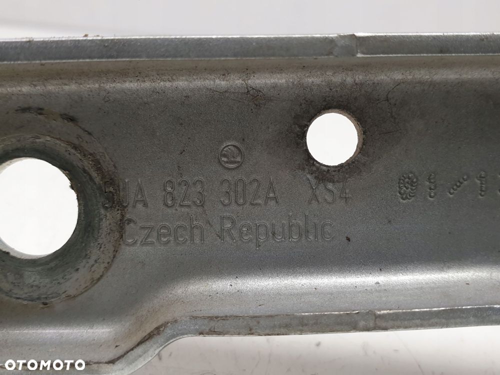 Skoda Rapid ZAWIAS MASKI Prawy przód 5JA823302A - 5