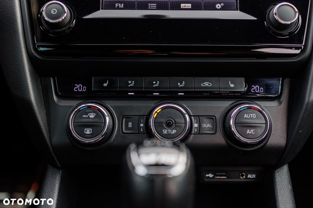 Skoda Octavia 2.0 TDI DSG RS - 10