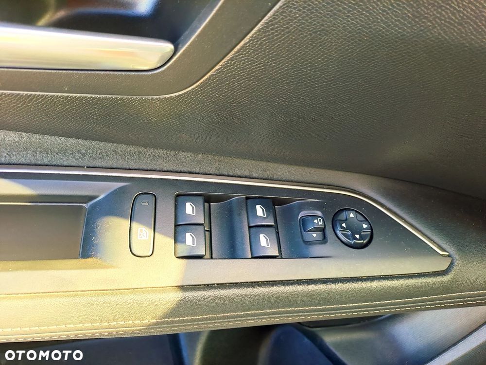 Peugeot 3008 1.2 PureTech Active S&S EAT6 - 16