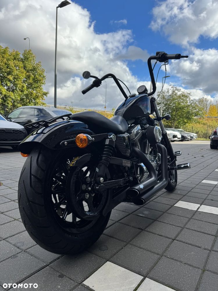 Harley-Davidson Sportster Custom 883C - 3