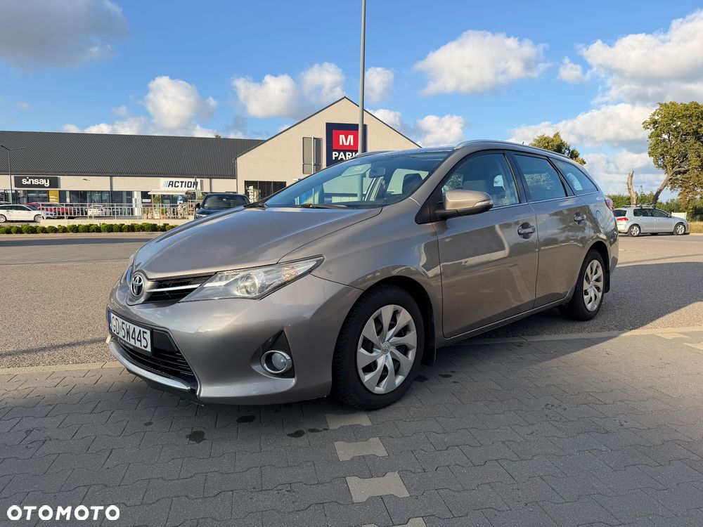 Toyota Auris 1.4 D-4D Premium - 1