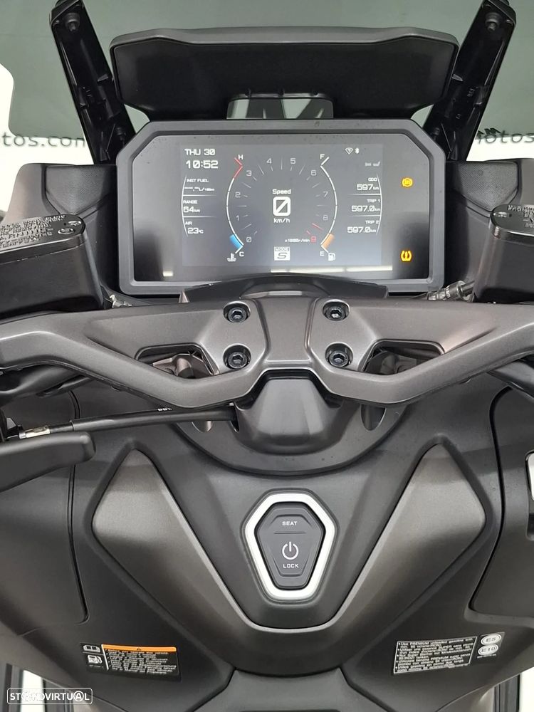 Yamaha TMAX TECH MAX - 9