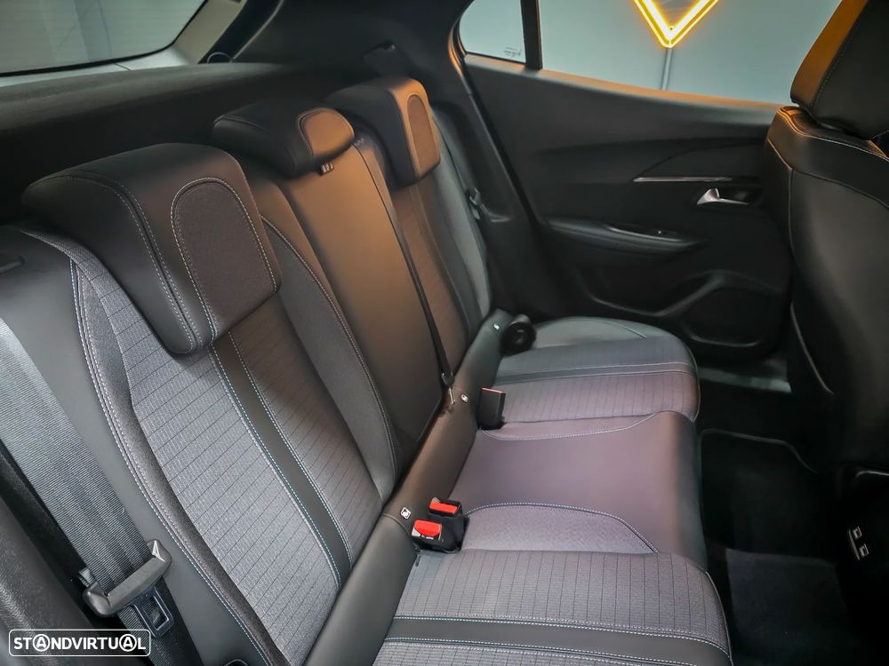 Peugeot 2008 PureTech 130 EAT8 Allure - 21