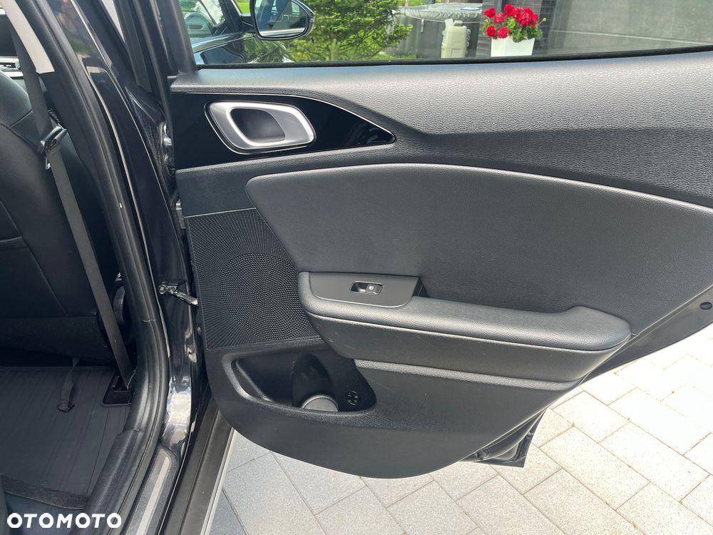 Kia XCeed 1.5 T-GDI Business Line DCT - 13