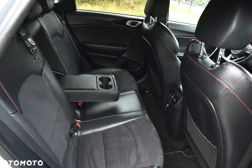 Kia Ceed - 23