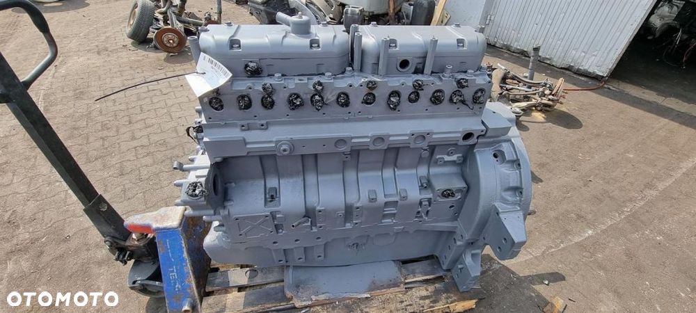 SILNIK SŁUPEK VALTRA S323 S 323 X24927 2011 - 8