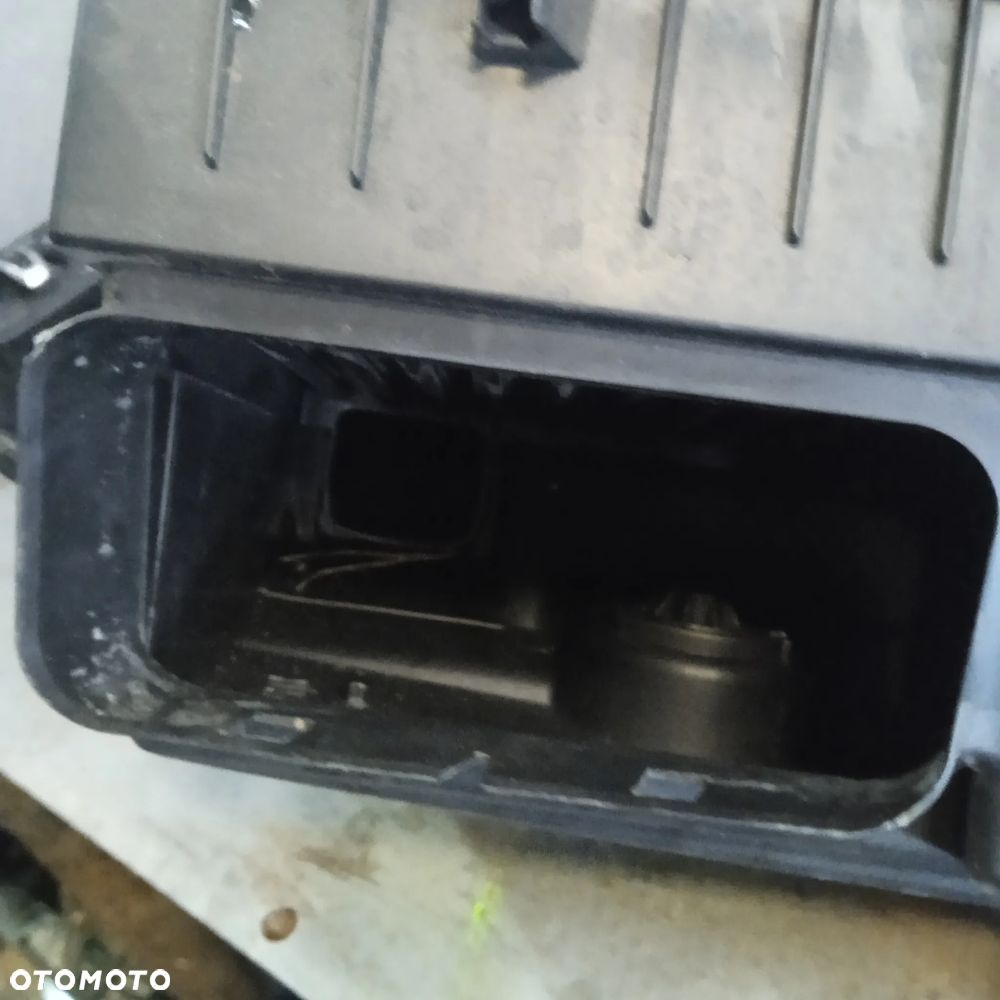 Obudowa filtra powietrza 5Q0129601AE - 3