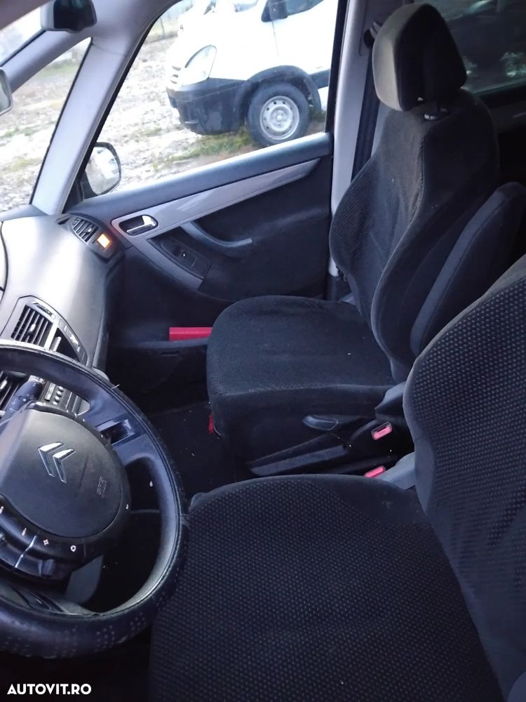 Citroën C4 Picasso 1.6 HDI FAP EGS6 CoolTech - 4