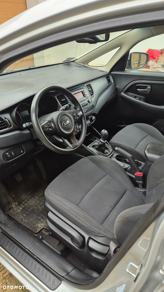 Kia Carens - 7