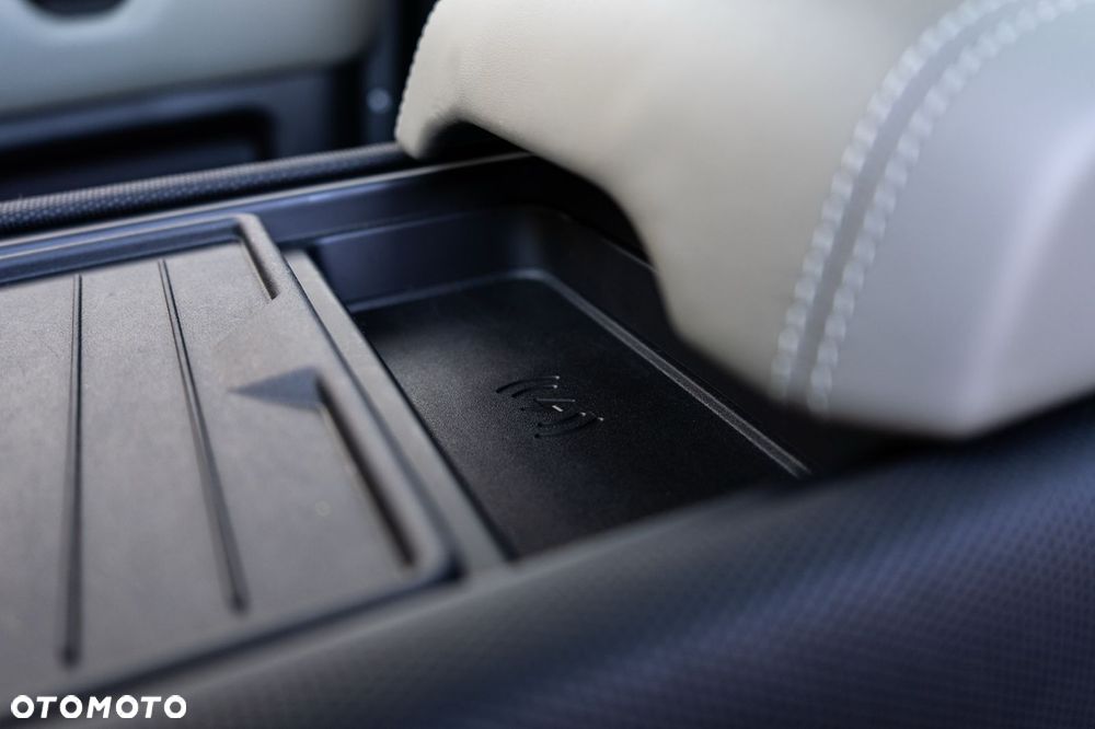 Land Rover Defender - 13