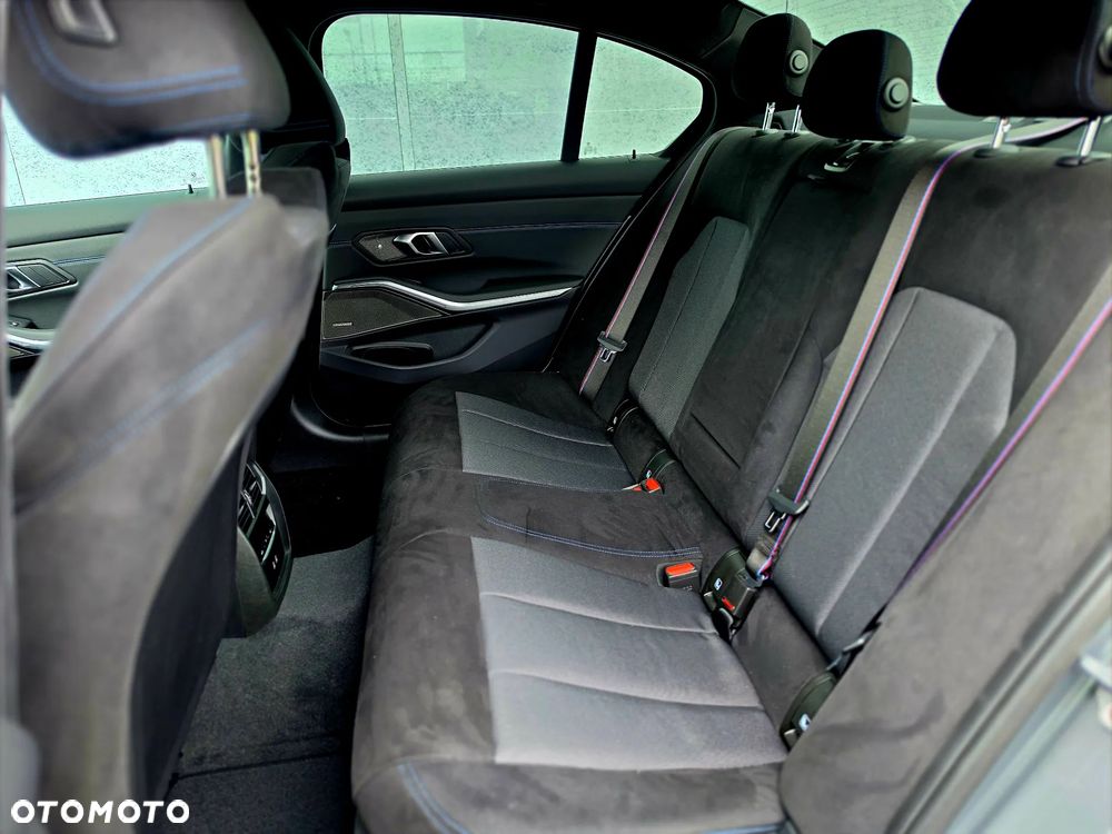 BMW Seria 3 330i xDrive M Sport - 29