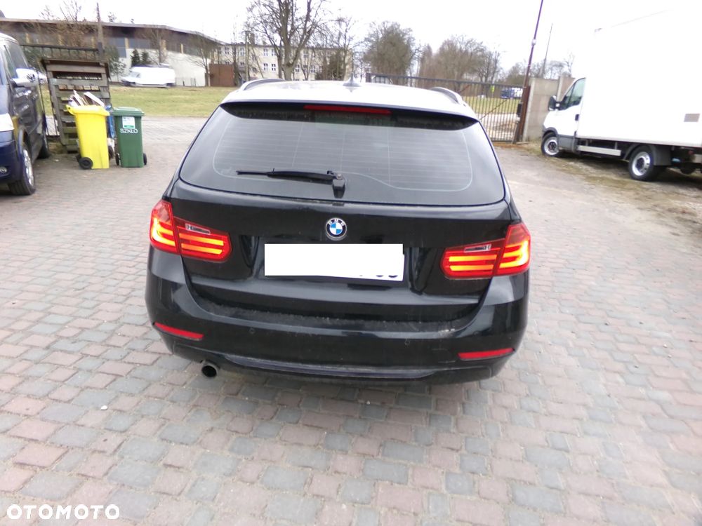 BMW Seria 3 318d Sport Line - 12