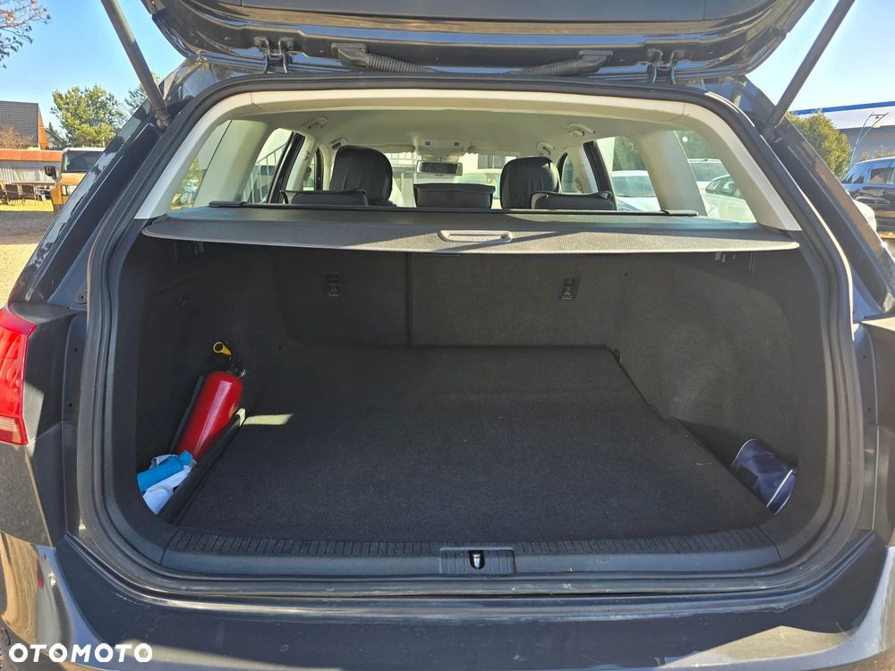 Volkswagen Golf 1.2 TSI BMT Comfortline - 29