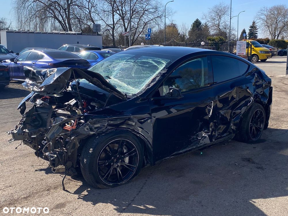 Tesla Y Long Range Dual Motor AWD - 11