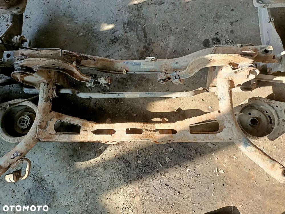 SANKI BELKA ZAWIESZENIA TYŁ VW GOLF 5 - 3