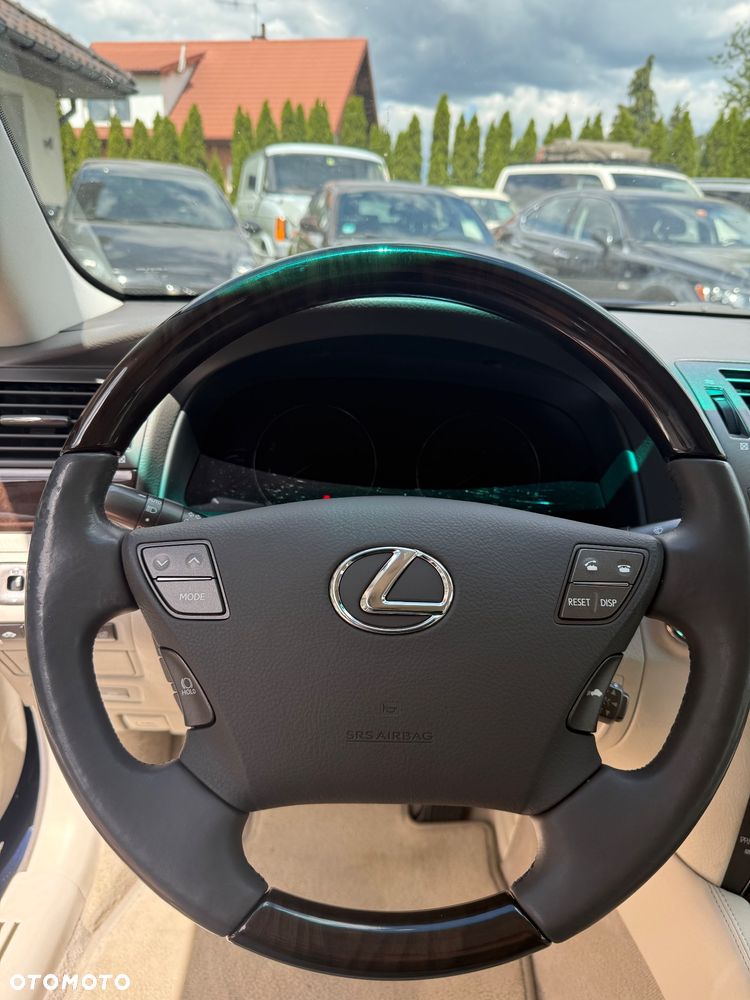 Lexus LS 600h - 2