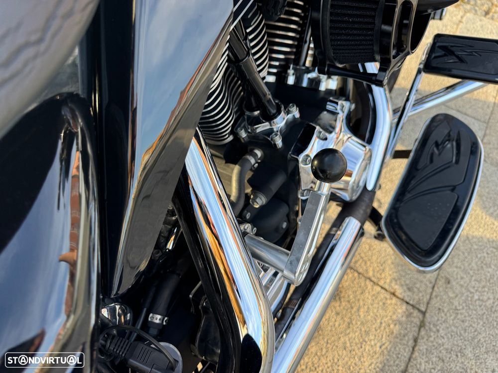 Harley-Davidson Street Street Glide - 18