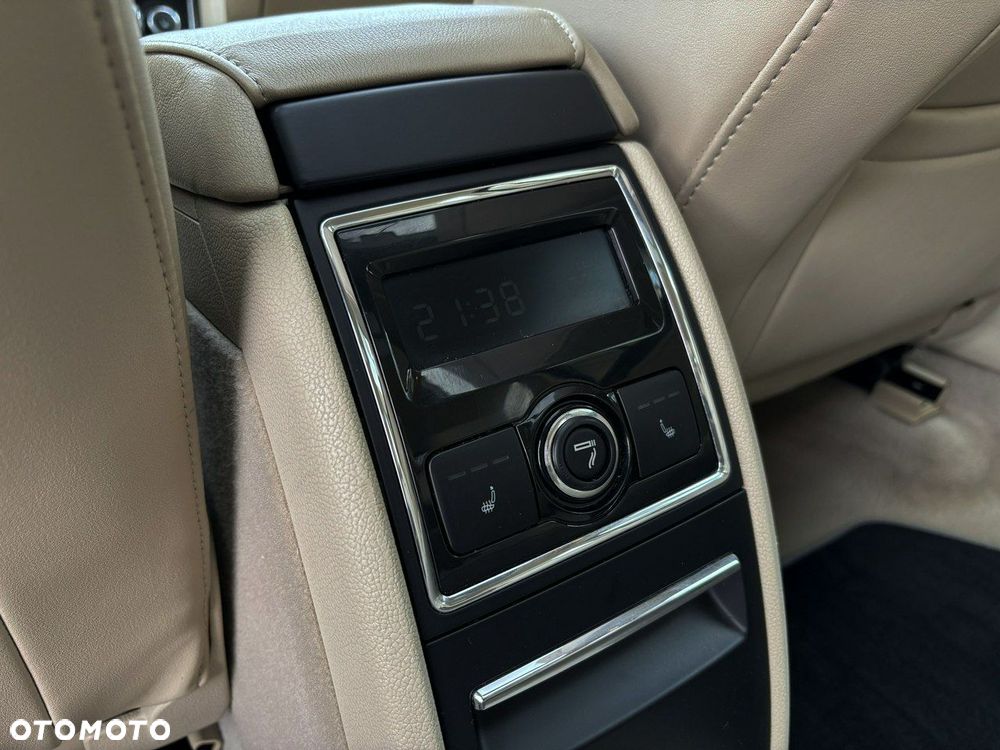 Skoda Superb 2.0 TDI Elegance DSG - 22