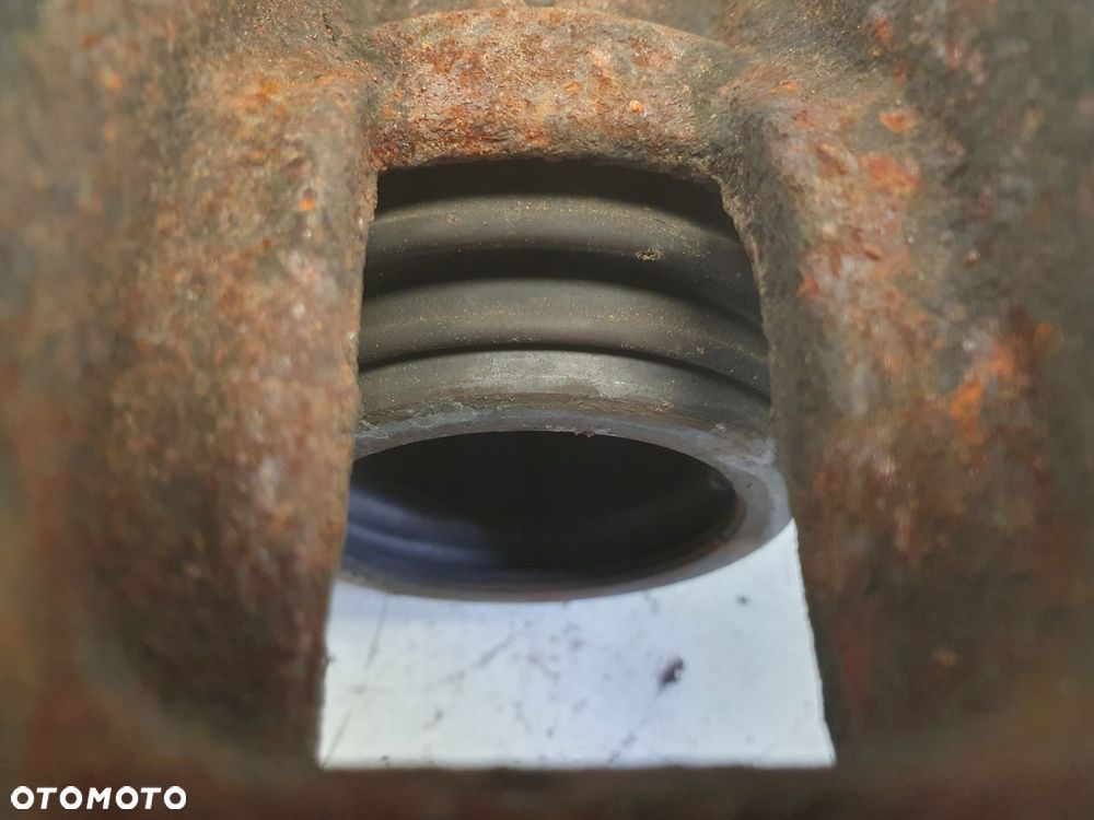 Volvo S60 II V60 I PRZEDNI ZACISK HAMULCOWY prawy przód pasażera 31471664 - 3
