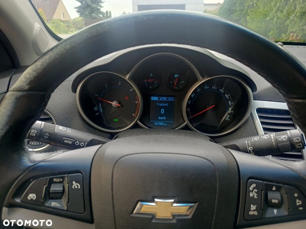 Chevrolet Cruze 1.7 LT - 11