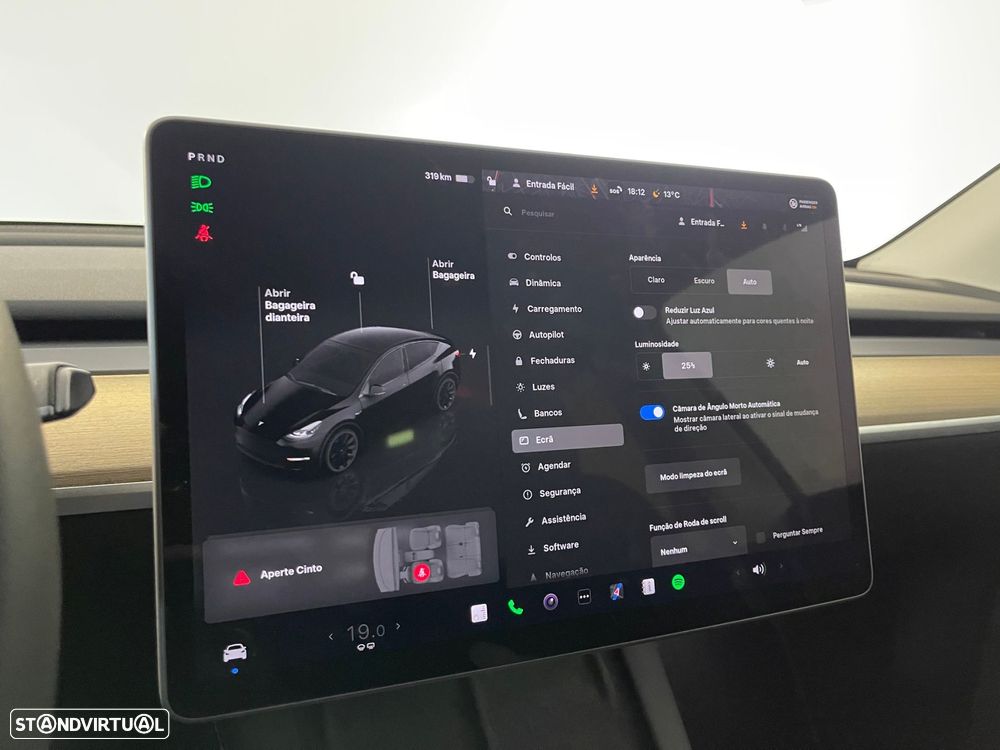 Tesla Model Y Long Range Dual Motor AWD - 29