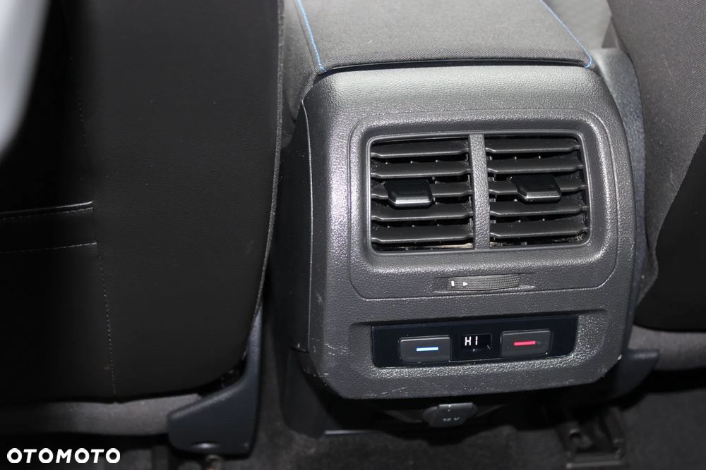 Volkswagen Touran 2.0 TDI BMT United - 24