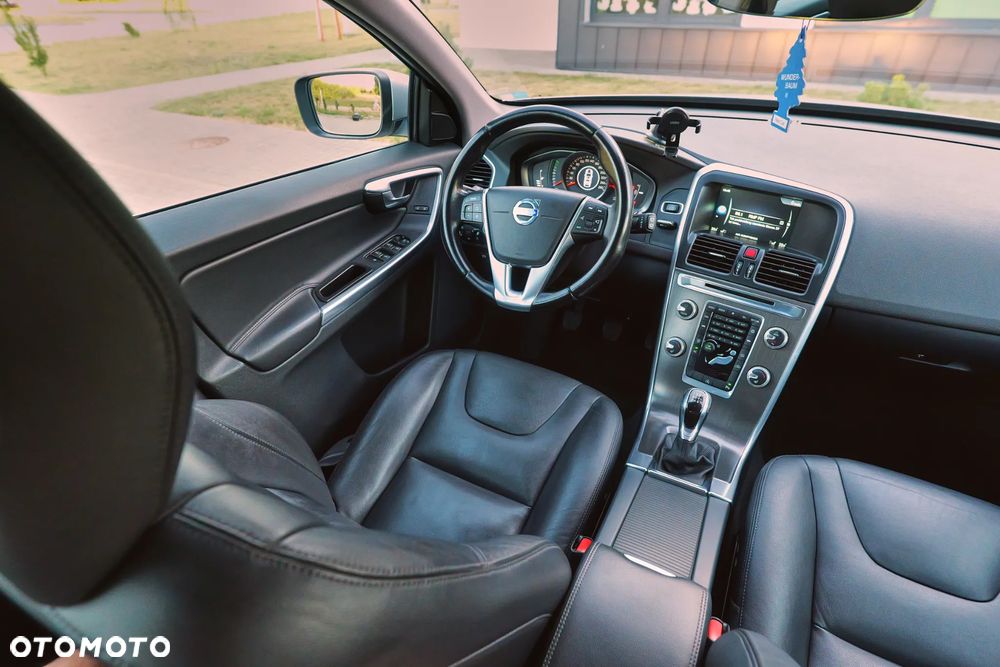 Volvo XC 60 D4 Momentum - 33