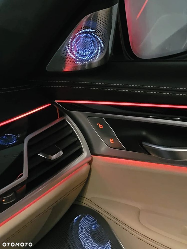 BMW Seria 7 750Li xDrive - 15